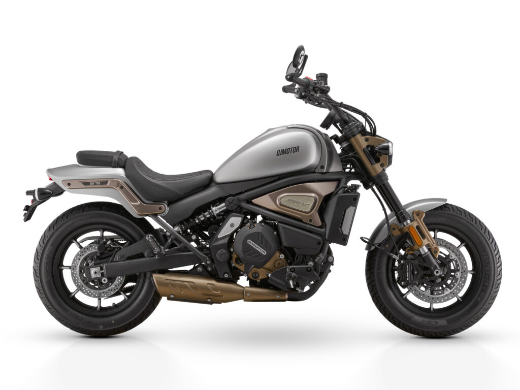 QJMOTOR  SRV 700