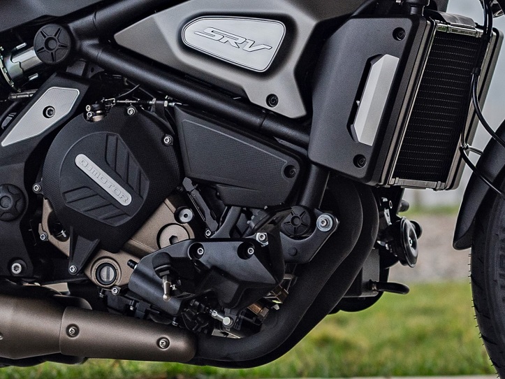 QJMOTOR  SRV 700