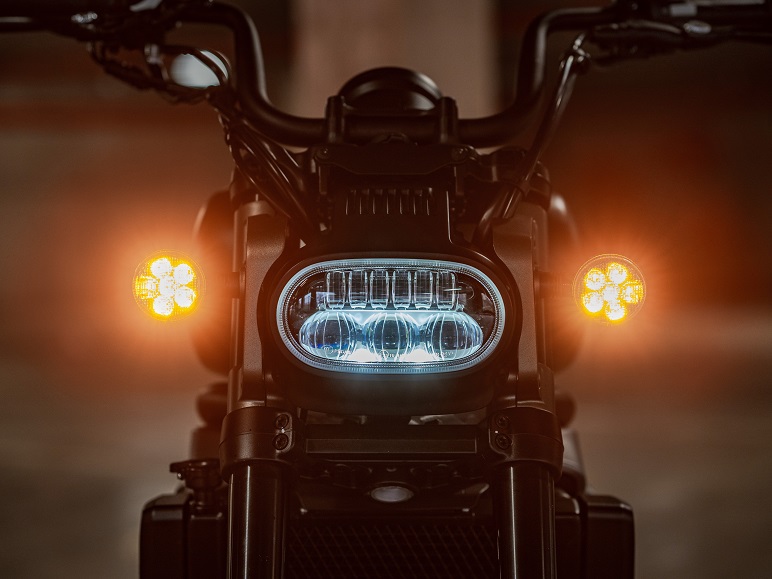 QJMOTOR  SRV 700